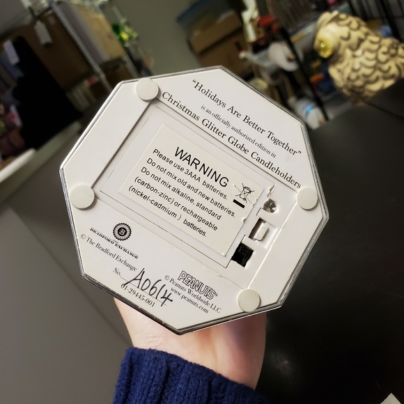 Charlie Brown and peanuts gang light up candle holders by the Bradford Exchange - Picture 10 of 11